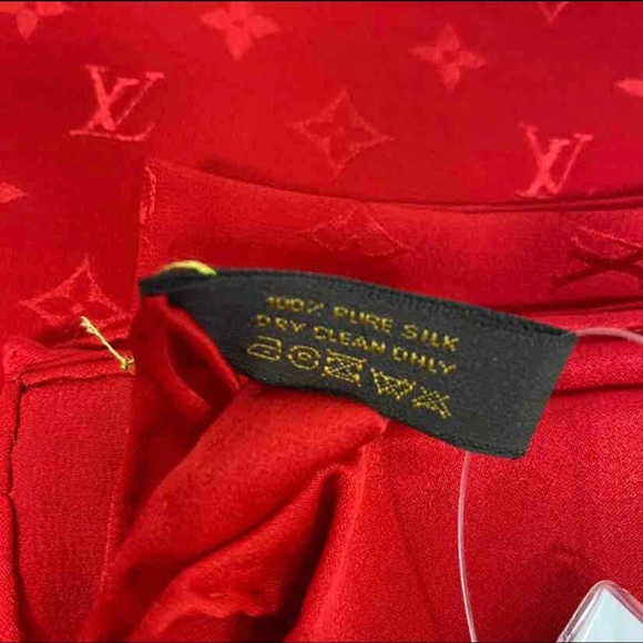 Beautiful Red Louis Vuitton Monogram 100% Silk Square Scarf - Picture 4 of 4